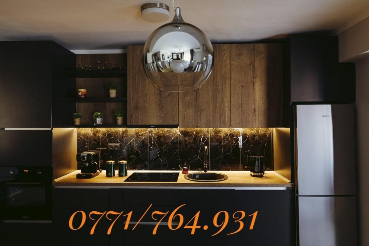 Charlotte Apartment - 2Bedrooms W Parking Near Nymphaea Орадя Экстерьер фото