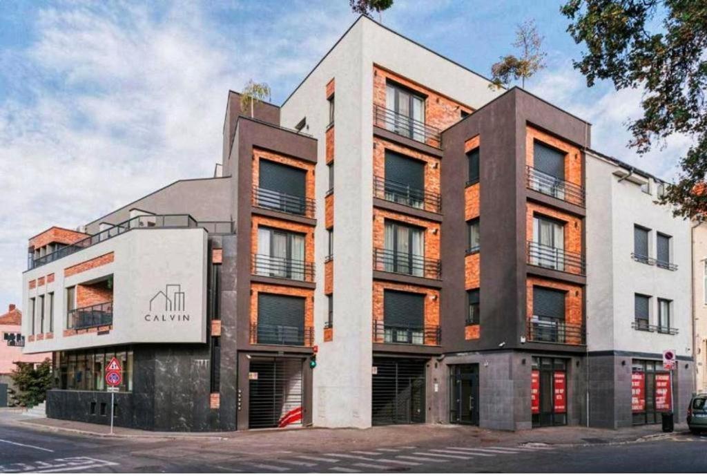 Charlotte Apartment - 2Bedrooms W Parking Near Nymphaea Орадя Экстерьер фото