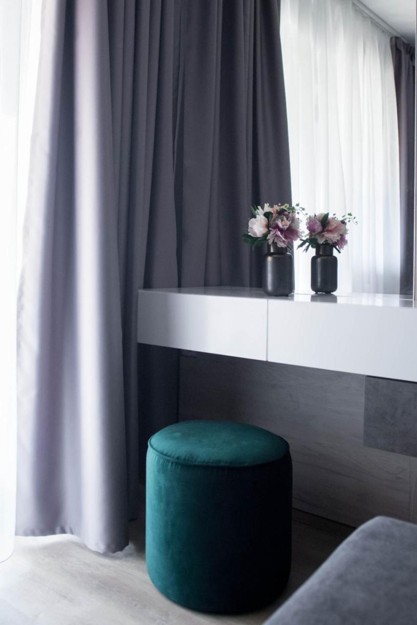 Charlotte Apartment - 2Bedrooms W Parking Near Nymphaea Орадя Экстерьер фото